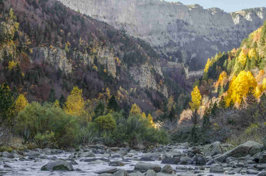 Huesca - parque nacional de Ordesa y Monte Perdido - valle de Ordesa 124 - rio Arazas.jpg